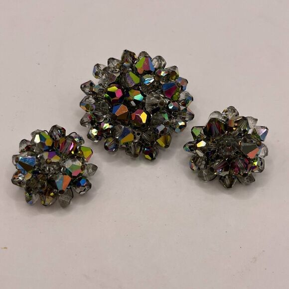 1950’s colorful iridescent brooch and Clip on earring set. - Picture 1 of 4